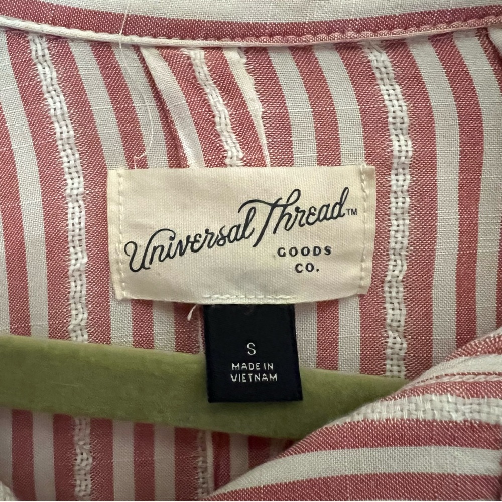 Universal Thread | Pink & White Collared Button Up | Small - Picture 3 of 3